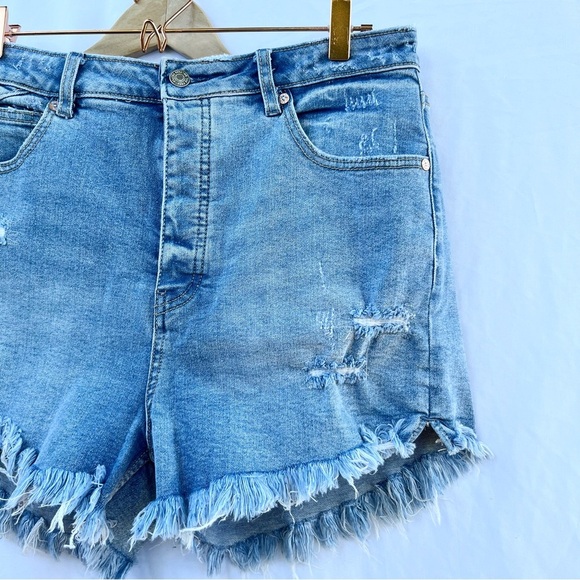 FREE PEOPLE | NWOT CRVY VINTAGE HIGH RISE CUT OFF DENIM JEAN SHORTS SIZE 31 - Picture 4 of 7